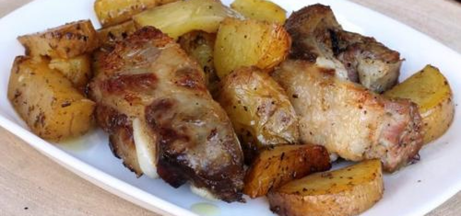 Χοιρινά παϊδάκια μπύρας στο φούρνο με πατάτες…